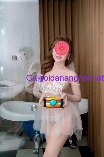Cô nàng xinh xắn đáng yêu, như tình nhân